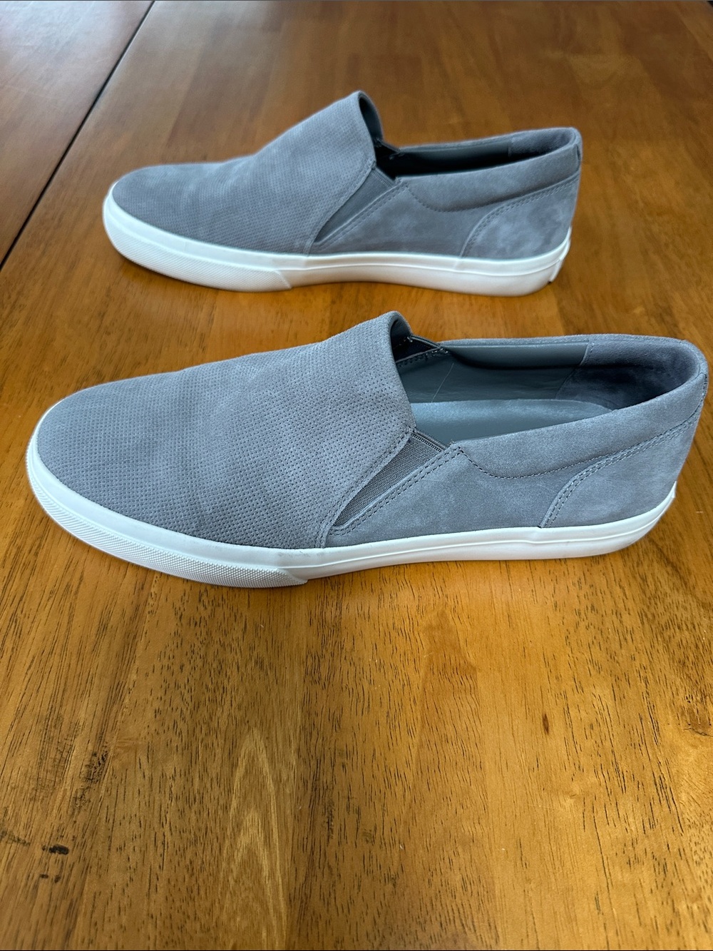 Vince Men’s gray  suede slip on sneakers size 8.5. - Picture 2 of 7